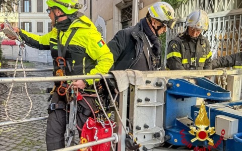 Torre dei Conti, sopralluogo del Prefetto e dei Vigili del Fuoco