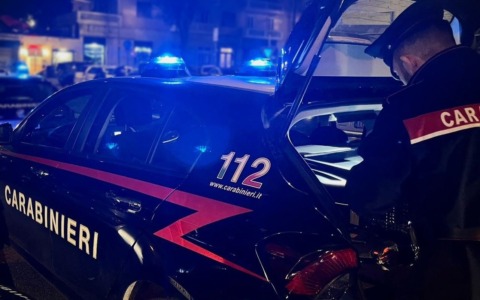 Sasso contro un bus Cotral: finestrino in frantumi, indagano i carabinieri