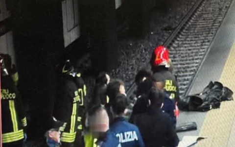 Uomo muore investito dal treno della metropolitana