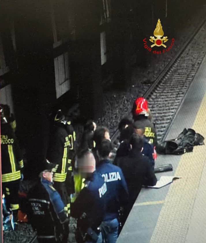 Uomo muore investito dal treno della metropolitana