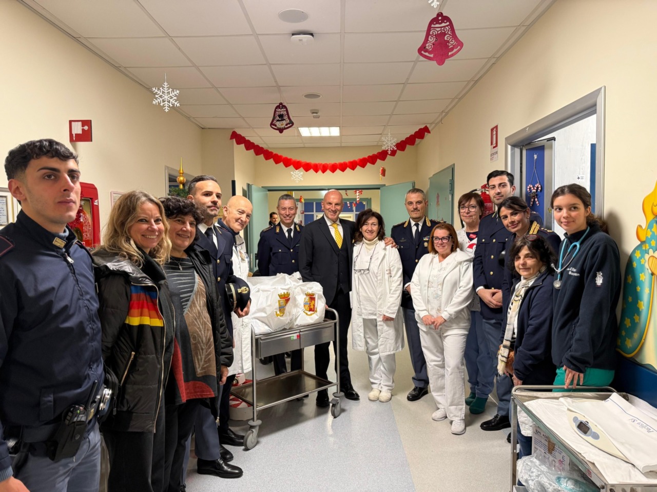 “Sorriso Therapy” in corsia: La Polizia dai piccoli pazienti