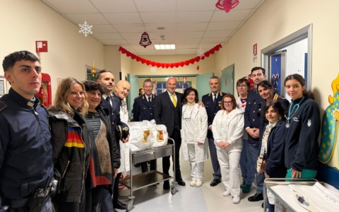 “Sorriso Therapy” in corsia: La Polizia dai piccoli pazienti