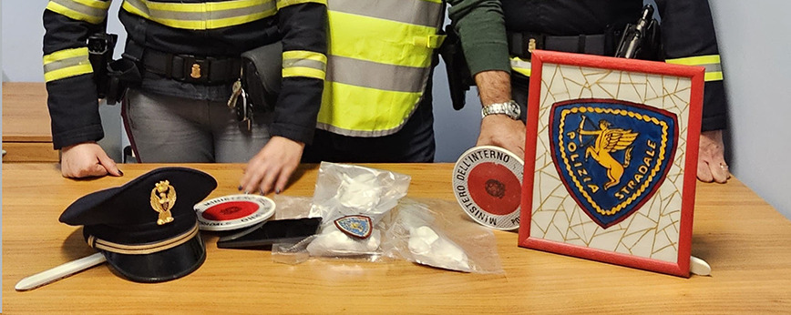 Viaggiava in A1 con 280 grammi di cocaina, arrestato