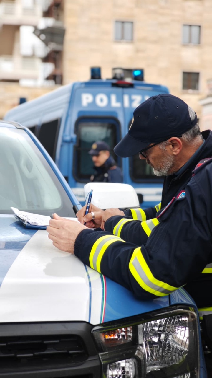 Trappola a luci rosse al Quarticciolo, uomo adescato e aggredito. Due arresti