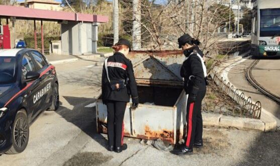 Clochard morto in un cassone, tra le ipotesi un malore per il freddo