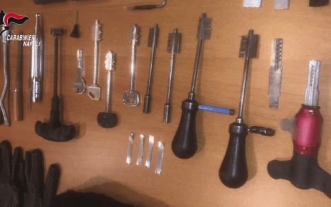 Arrestati gli specialisti dei furti nelle abitazioni, l’operazione dei Carabinieri di Napoli