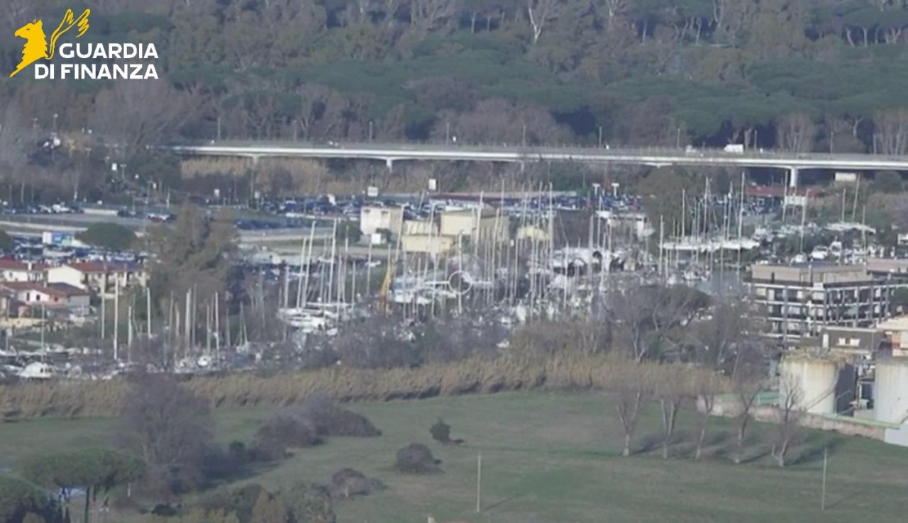 Sequestrato un pontile in ristrutturazione in un cantiere navale