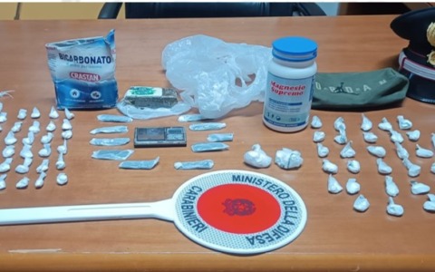 Controlli antidroga dei Carabinieri, arrestato un uomo