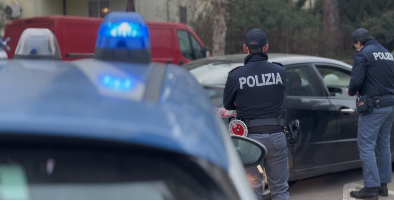 Controlli straordinari della polizisul litorale di Ostia, arresti e denuncee