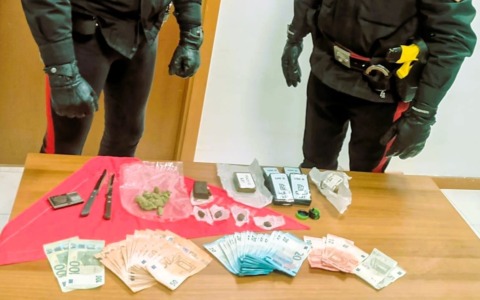 Spaccio di droga, arrestato un 26enne dai carabinieri