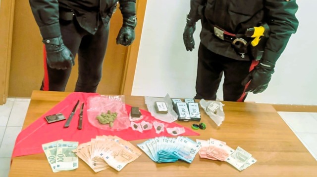 Spaccio di droga, arrestato un 26enne dai carabinieri