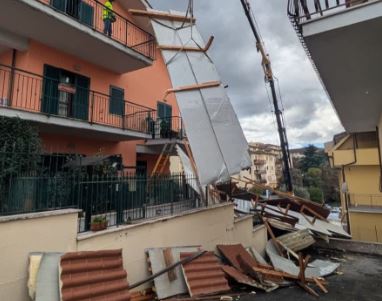 Bomba d’acqua e forte vento, a Fiano Romano scoperchiato il tetto di una casa