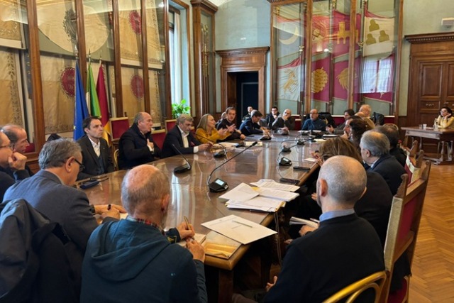 Il crollo dei pini ai Fori Imperiali, al lavoro una task force. Tutti d’accordo: “E’ emergenza”