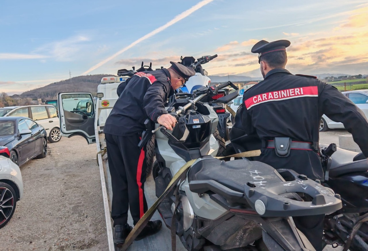 Scoperto un “hub” per lo stoccaggio di motoveicoli rubati