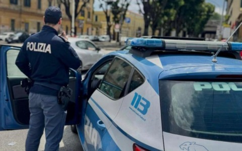 Furti nei supermercati e colpi con diversivo alle anziane: sette arresti