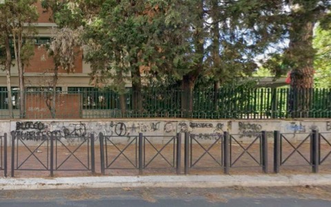 Paura al liceo Gassman, minorenne minaccia un compagno con una pistola: “Ti uccido”