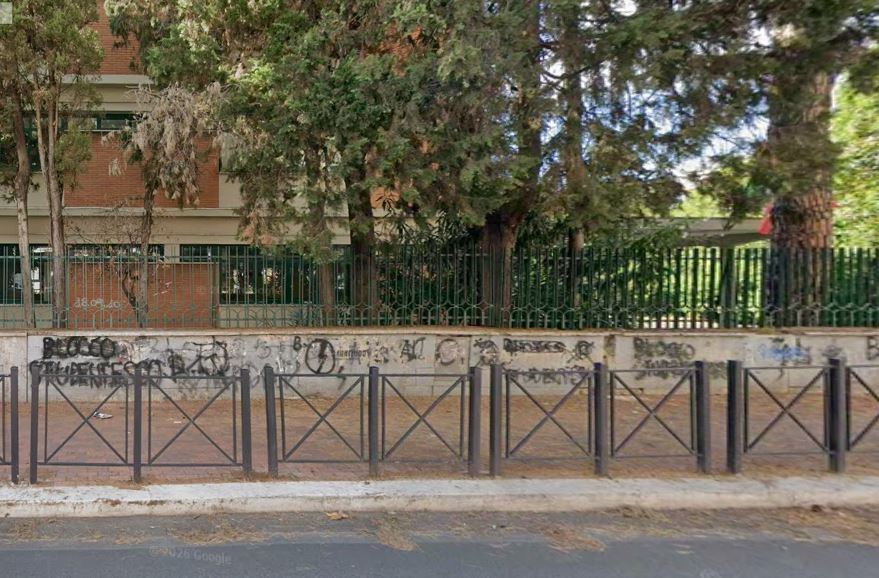 Paura al liceo Gassman, minorenne minaccia un compagno con una pistola: “Ti uccido”