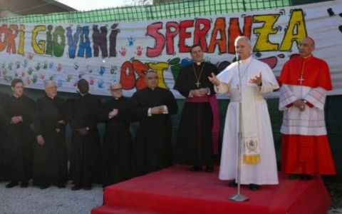 La visita del Papa ad Ostia: “La malavita sfrutta e ferisce, non cedere alla cultura del sorpruso”