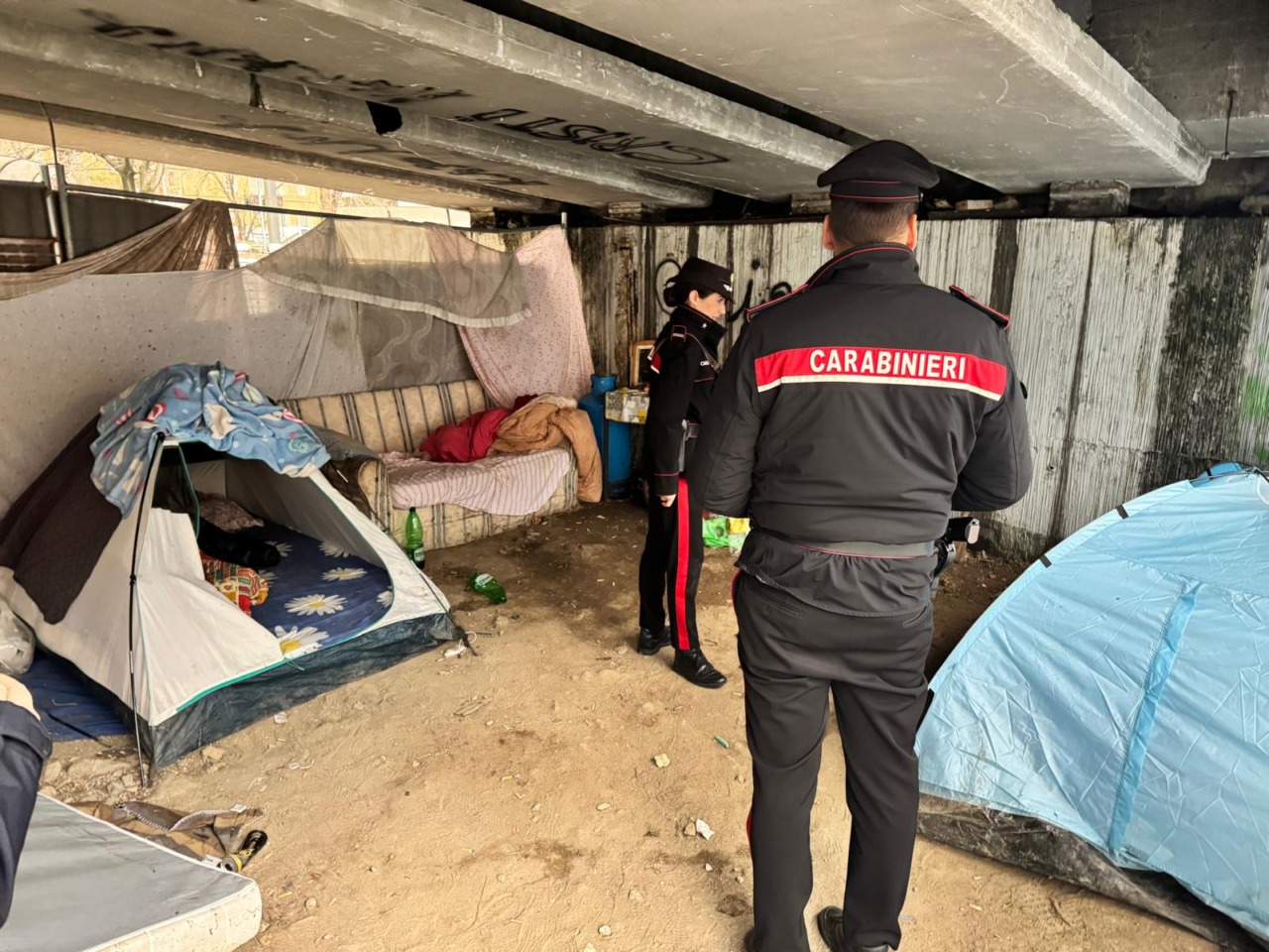 Sgomberato insediamento abusivo sotto il Ponte delle Valli, 4 denunce