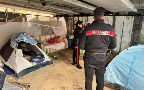 Sgomberato insediamento abusivo sotto il Ponte delle Valli, 4 denunce