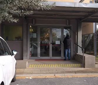 Tentato un furto negli uffici della Asl, il vigilante spara due colpi di pistola