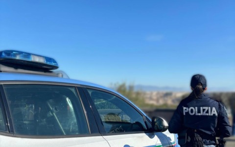 Rubano smartphone e tentano il “cavallo di ritorno”, arrestati due uomini