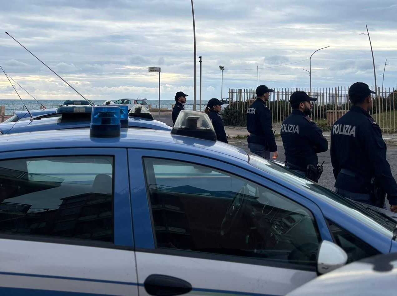 Aggredisce e segrega in un una baracca la compagna e un amica di lei, arrestato dalla polizia