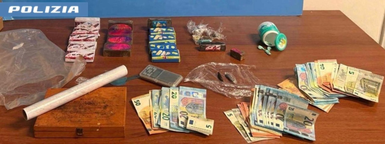 Droga ordinata via messaggi, smantellata base di spaccio a conduzione domestica