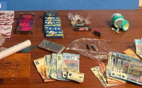 Droga ordinata via messaggi, smantellata base di spaccio a conduzione domestica