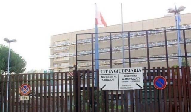 Abusi su minori, il giornalista era anche sulle chat straniere