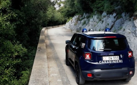 Auto contro camion, muore ragazza di 25 anni