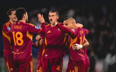 Malen trascina la Roma, 2 a 0 al Cagliari