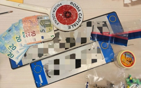 Droga nell’auto con la targa clonata, arrestato davanti all’Olimpico