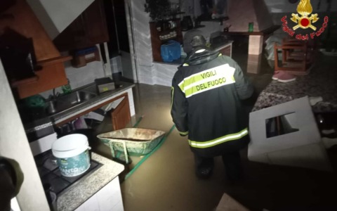 Allagamenti, molte le chiamate ai vigili del fuoco