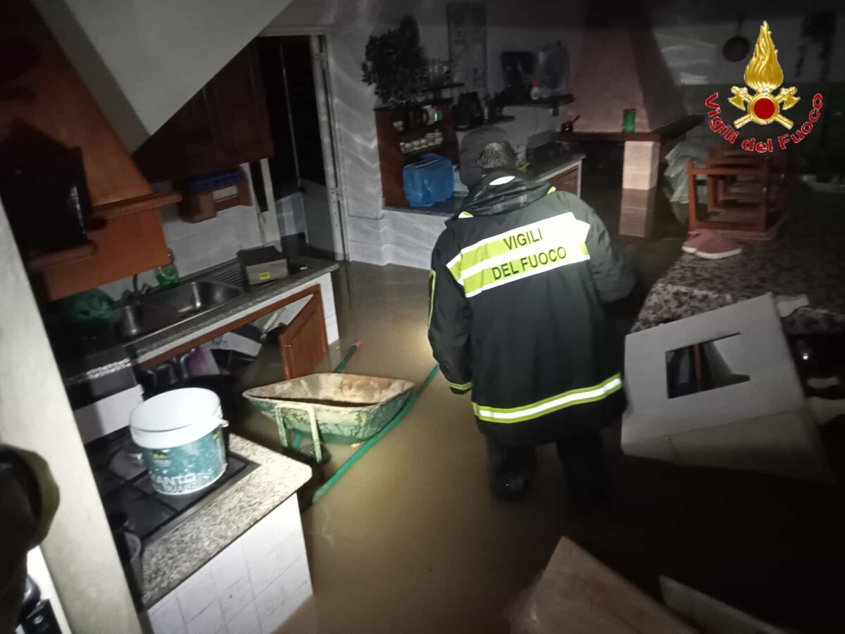 Allagamenti, molte le chiamate ai vigili del fuoco