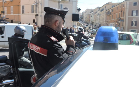 Ruba due televisori e torna nel negozio, denunciato