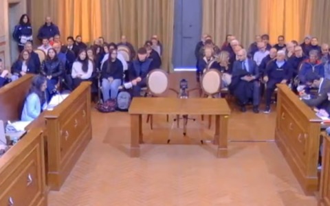 Approvata in Consiglio comunale la mozione di solidarietà e sostegno alle Forze dell’Ordine