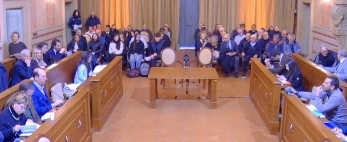 Approvata in Consiglio comunale la mozione di solidarietà e sostegno alle Forze dell’Ordine