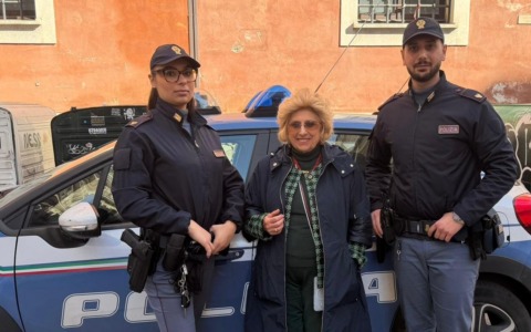 Anziana derubata, i ladri fanno scorta di sigarette con le sue carte di credito