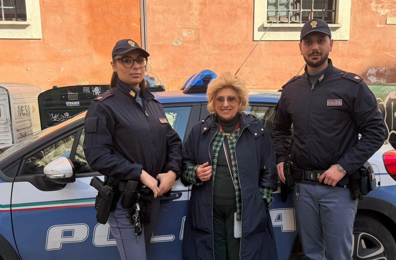 Anziana derubata, i ladri fanno scorta di sigarette con le sue carte di credito