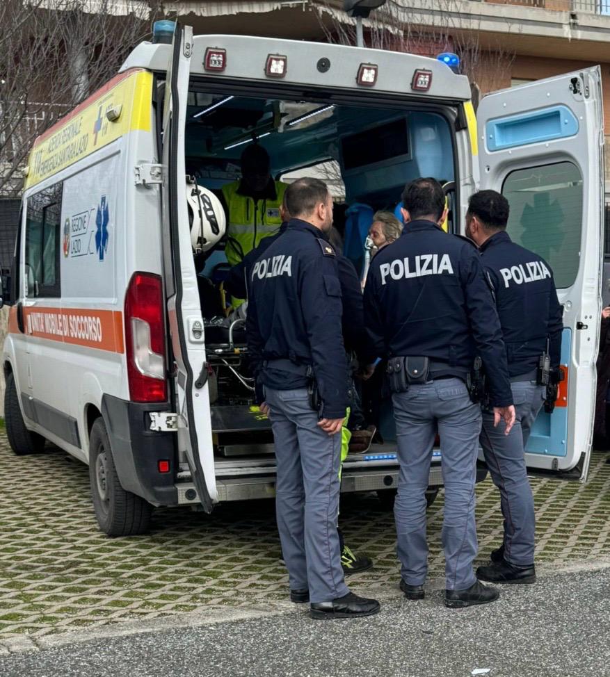 Si lanciano tra le fiamme a Rocca di Cencia, due agenti salvano due persone