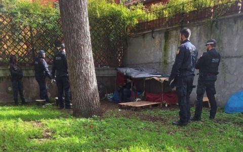 Degrado e rifiuti, bonificate due aree nel parco di Colle Oppio