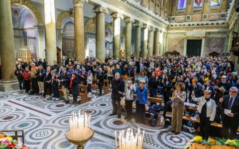 Senza dimora, in tanti alla celebrazione di Modesta Valenti