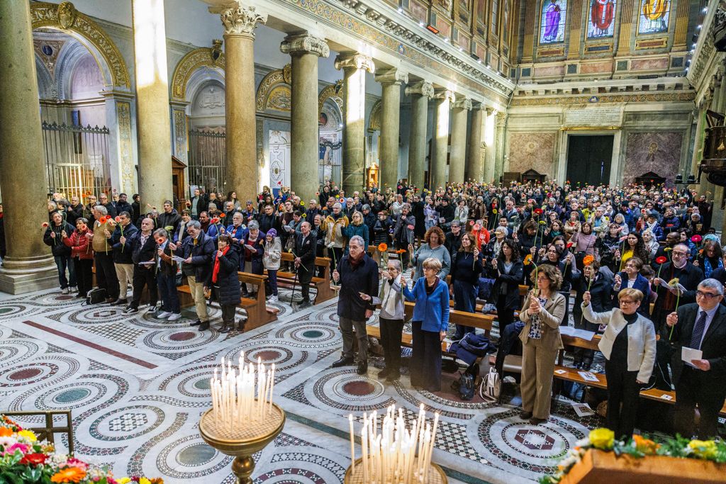Senza dimora, in tanti alla celebrazione di Modesta Valenti