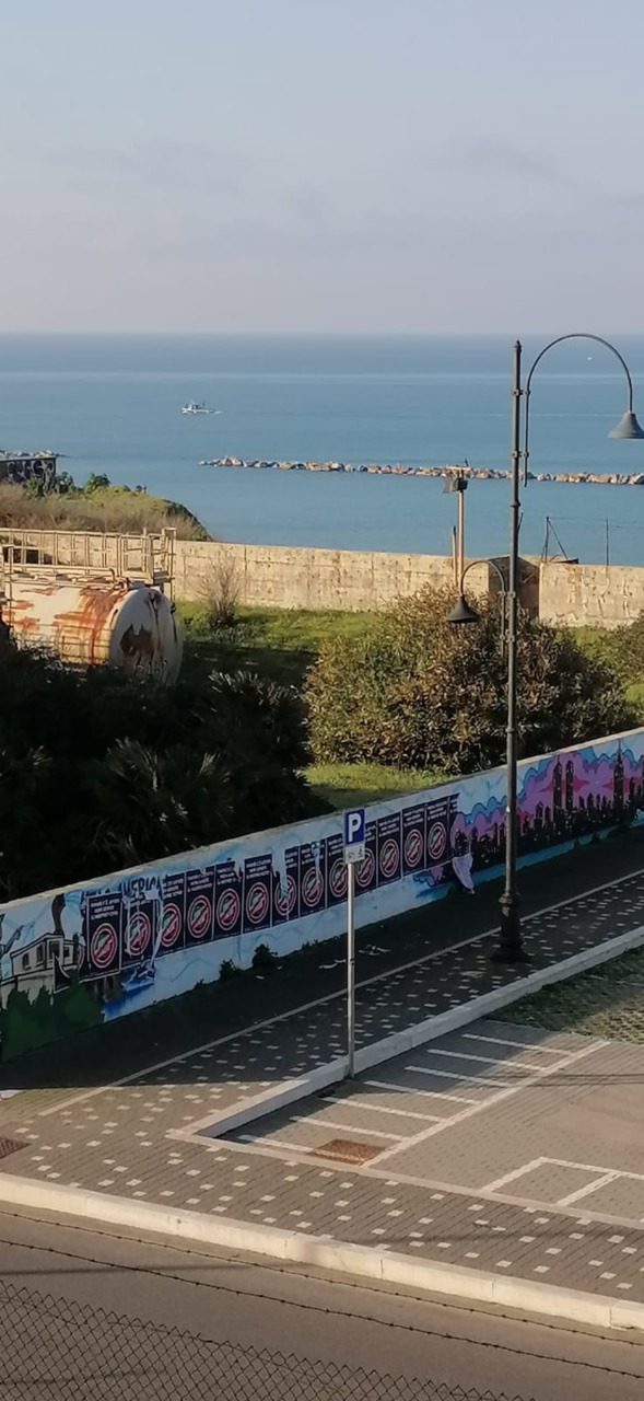 Imbrattato il murale per il centenario del cavo Italcable