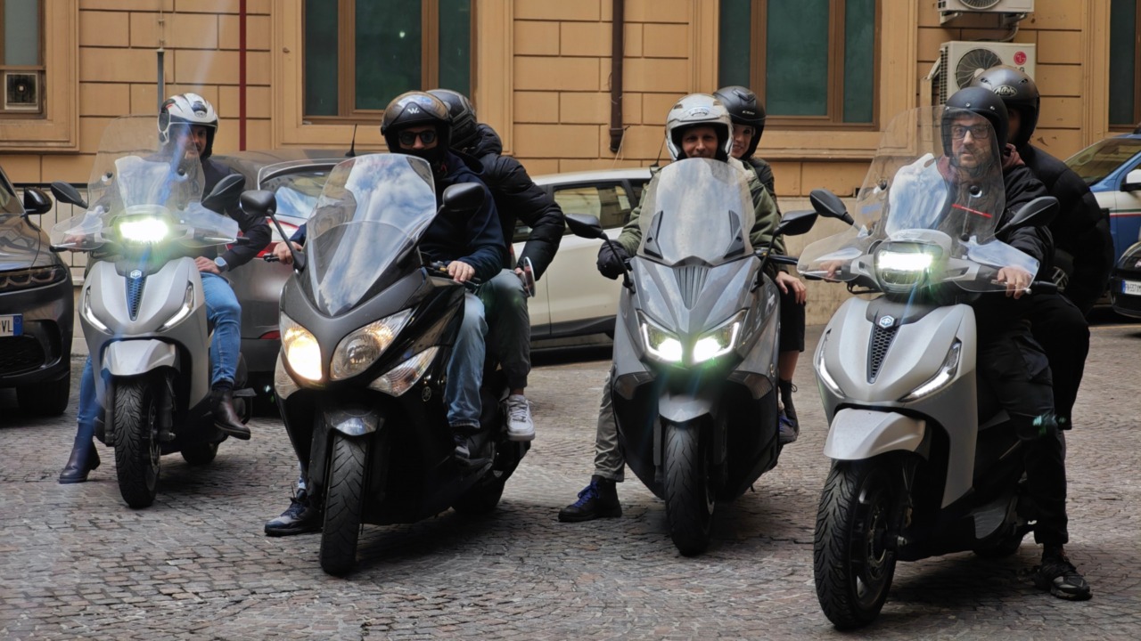 Lucchetti come deposito di droga e spaccio “su misura”, sette arrestati dai Falchi della Polizia di Stato