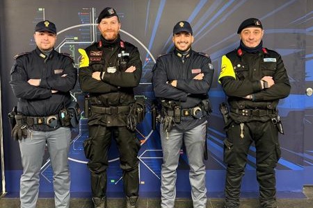 Malore tra i pendolari, donna soccorsa da polizia ed Atac