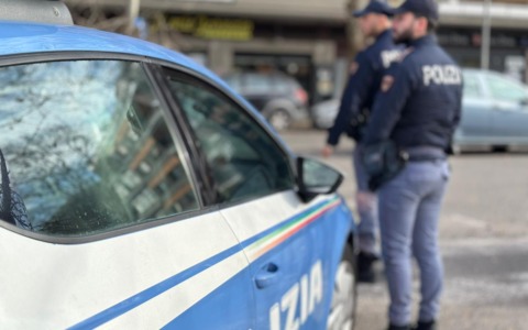 Colpisce con violenza l’ex fidanzata ed il nuovo compagno con un bastone
