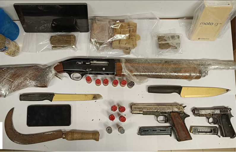 Sequestrate armi e droga durante controlli nei boschi