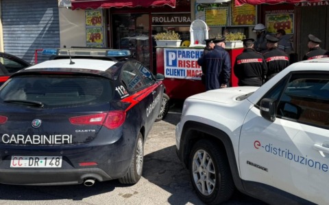 Evasione dai domiciliari e furto di energia elettrica, le denunce